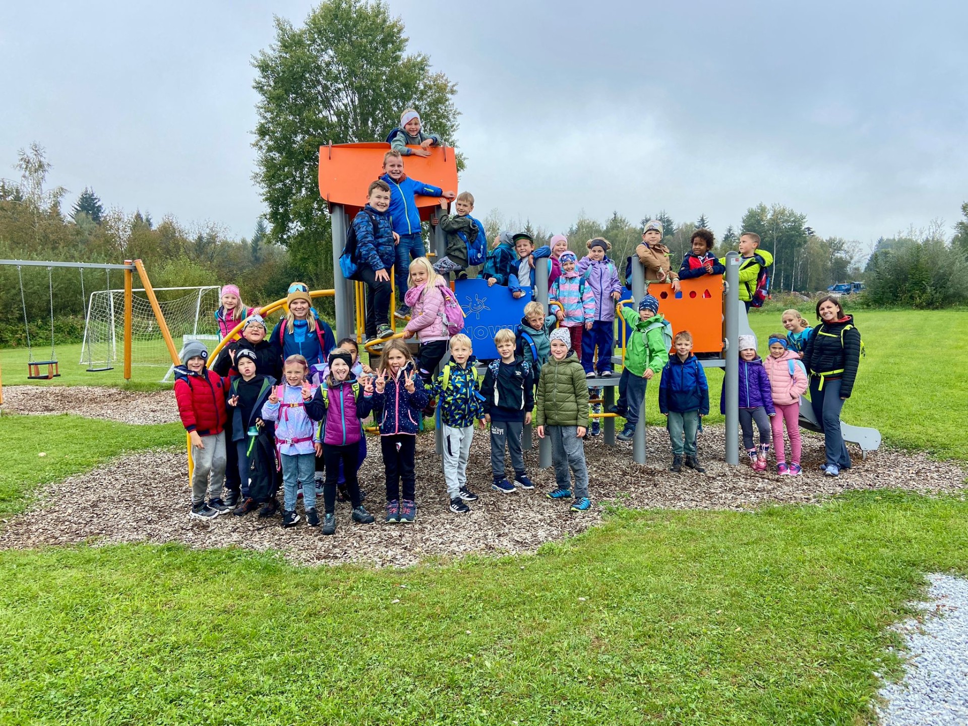 Spaziergang zum neuen Spielplatz